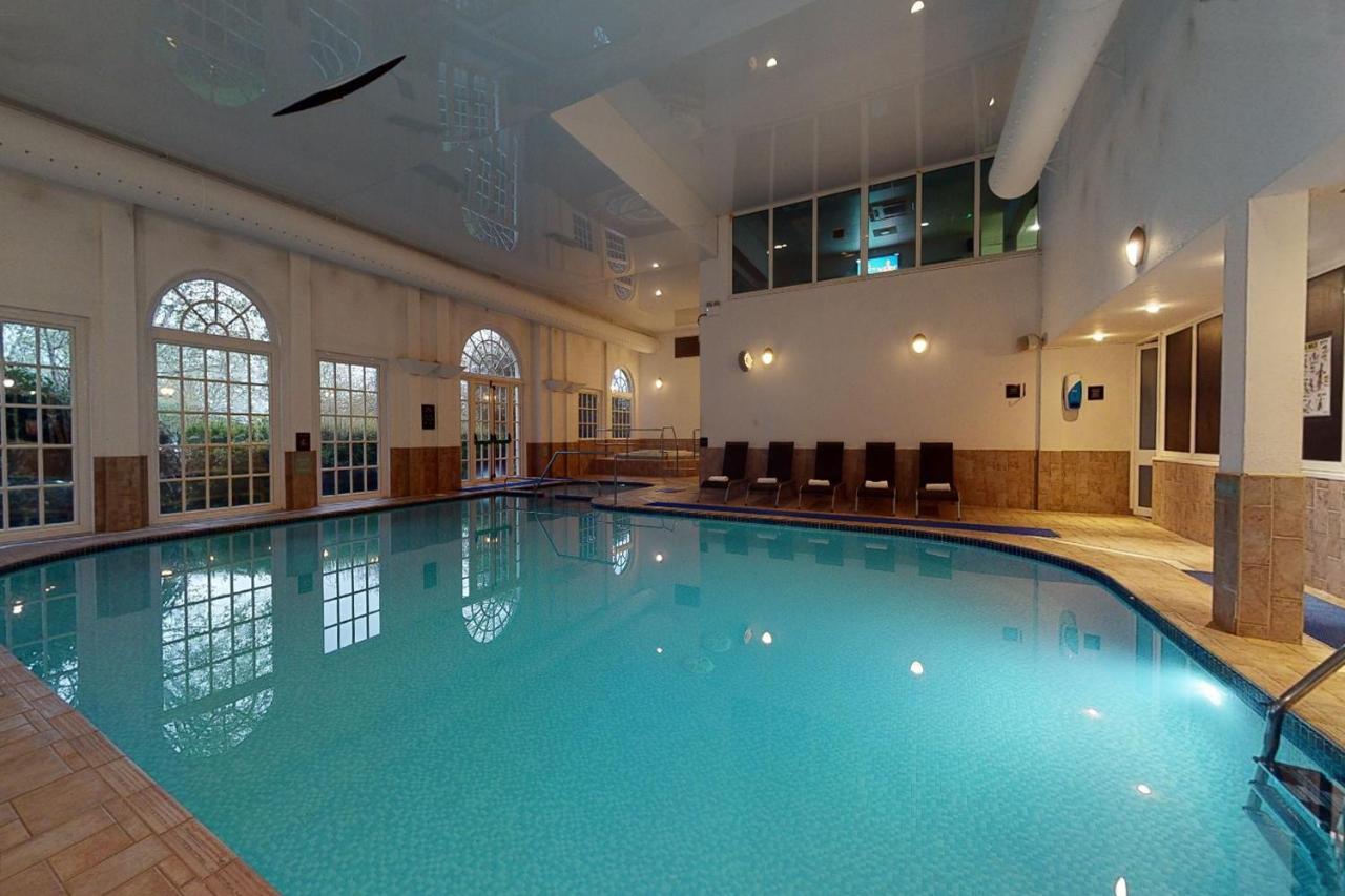 Village Hotel Chester St David'S エウロイ エクステリア 写真