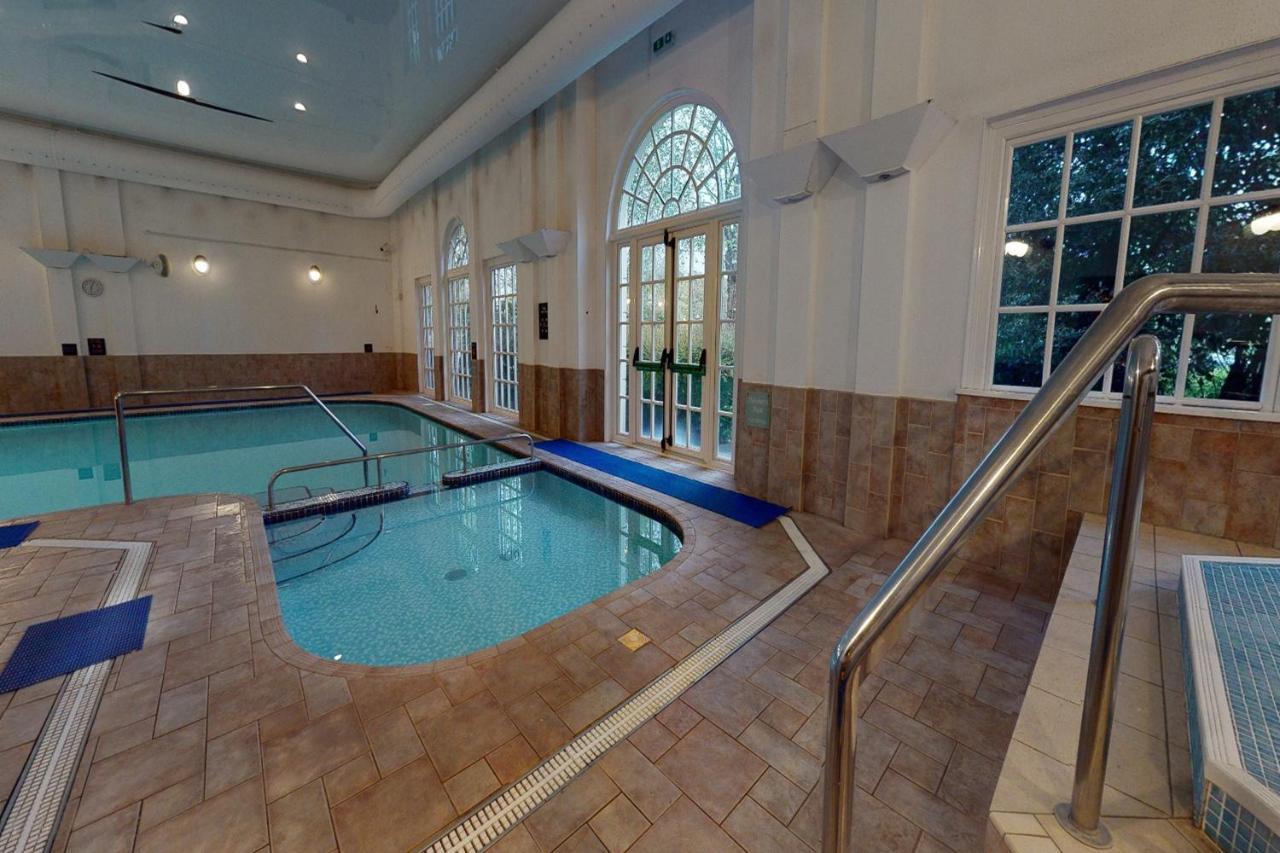 Village Hotel Chester St David'S エウロイ エクステリア 写真