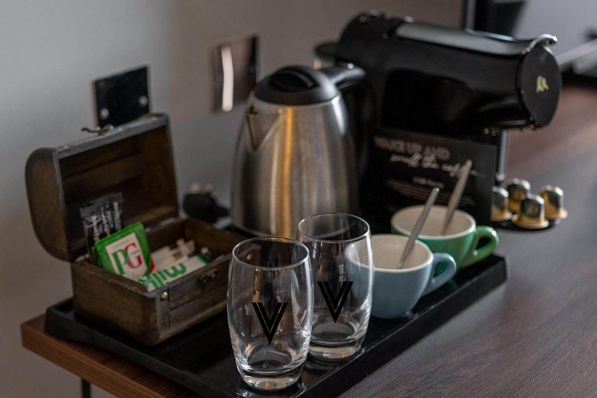 Village Hotel Chester St David'S エウロイ エクステリア 写真