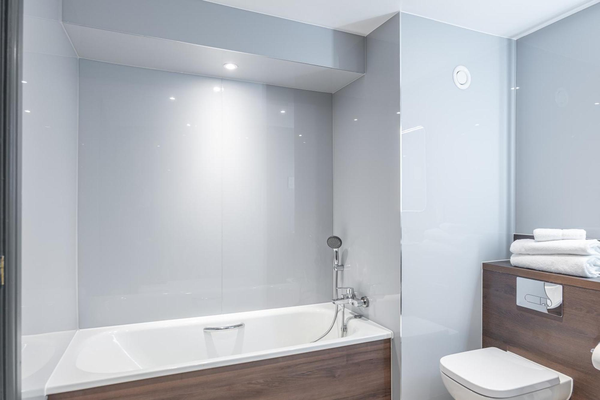Village Hotel Chester St David'S エウロイ エクステリア 写真