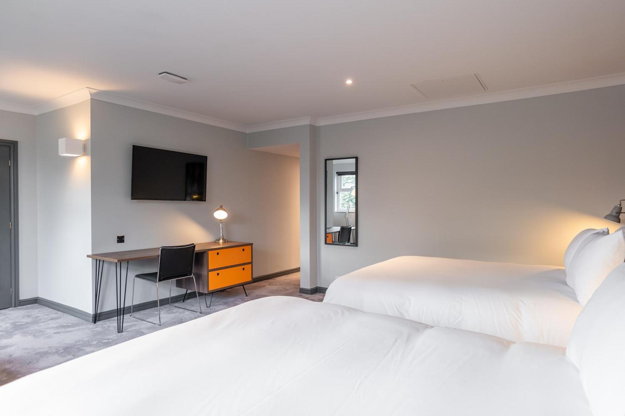 Village Hotel Chester St David'S エウロイ エクステリア 写真