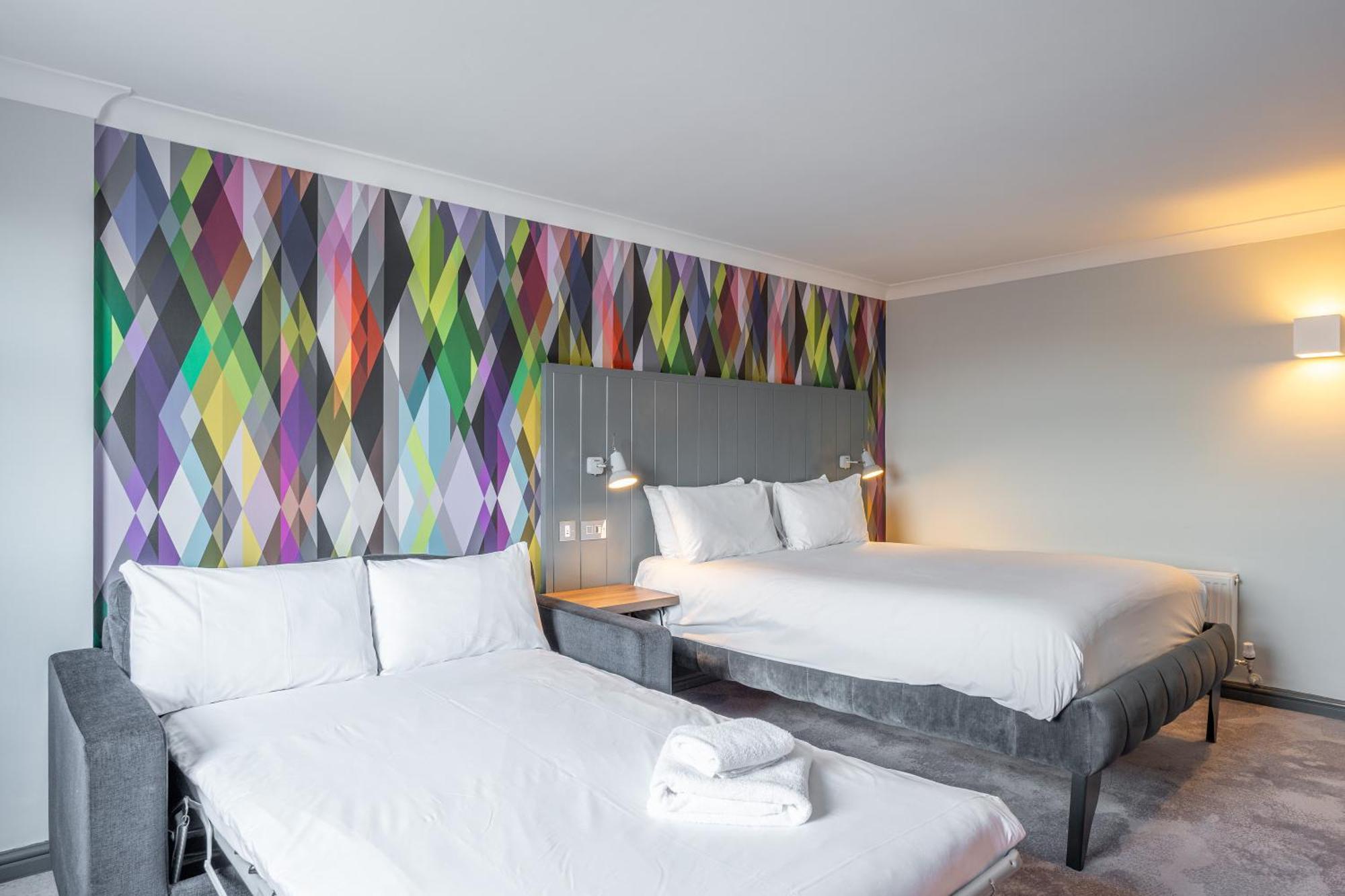 Village Hotel Chester St David'S エウロイ エクステリア 写真