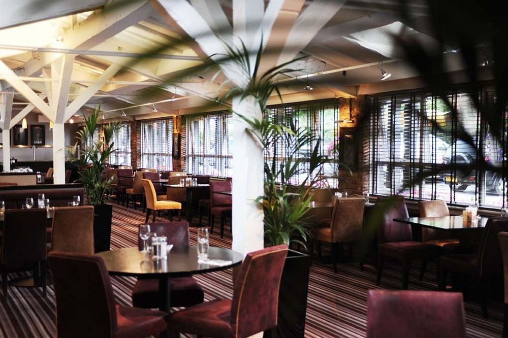 Village Hotel Chester St David'S エウロイ エクステリア 写真