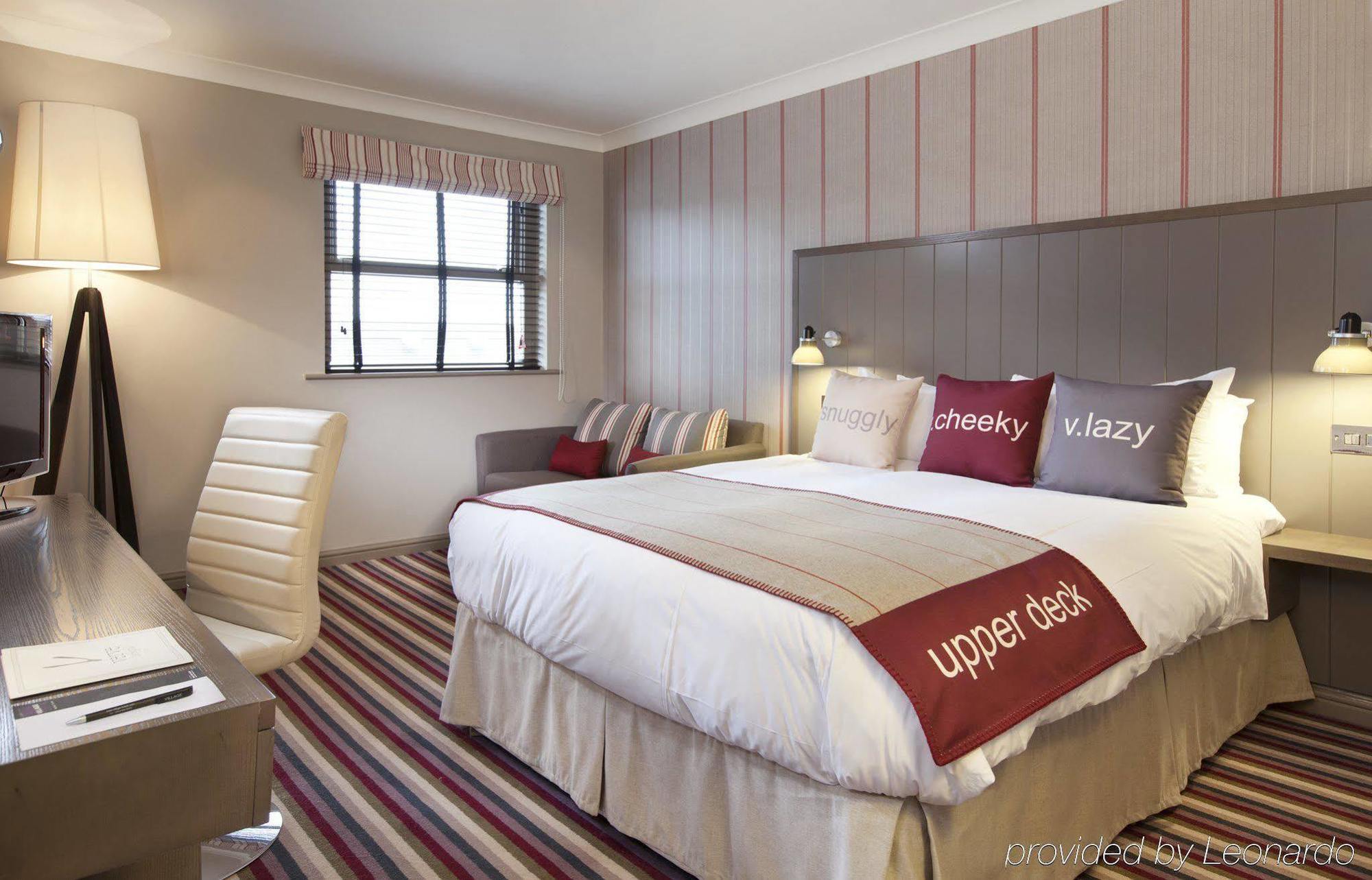 Village Hotel Chester St David'S エウロイ エクステリア 写真
