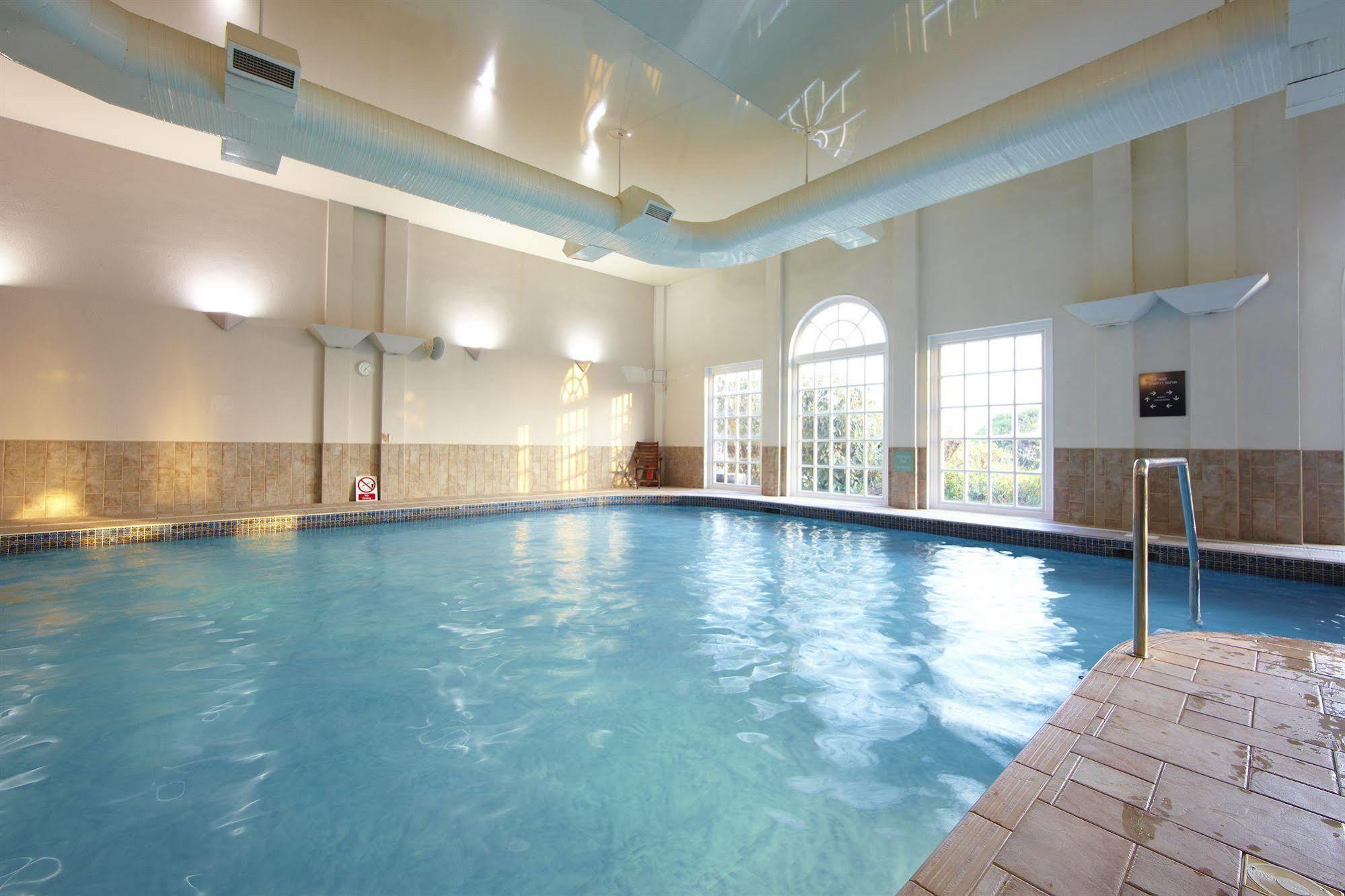 Village Hotel Chester St David'S エウロイ エクステリア 写真