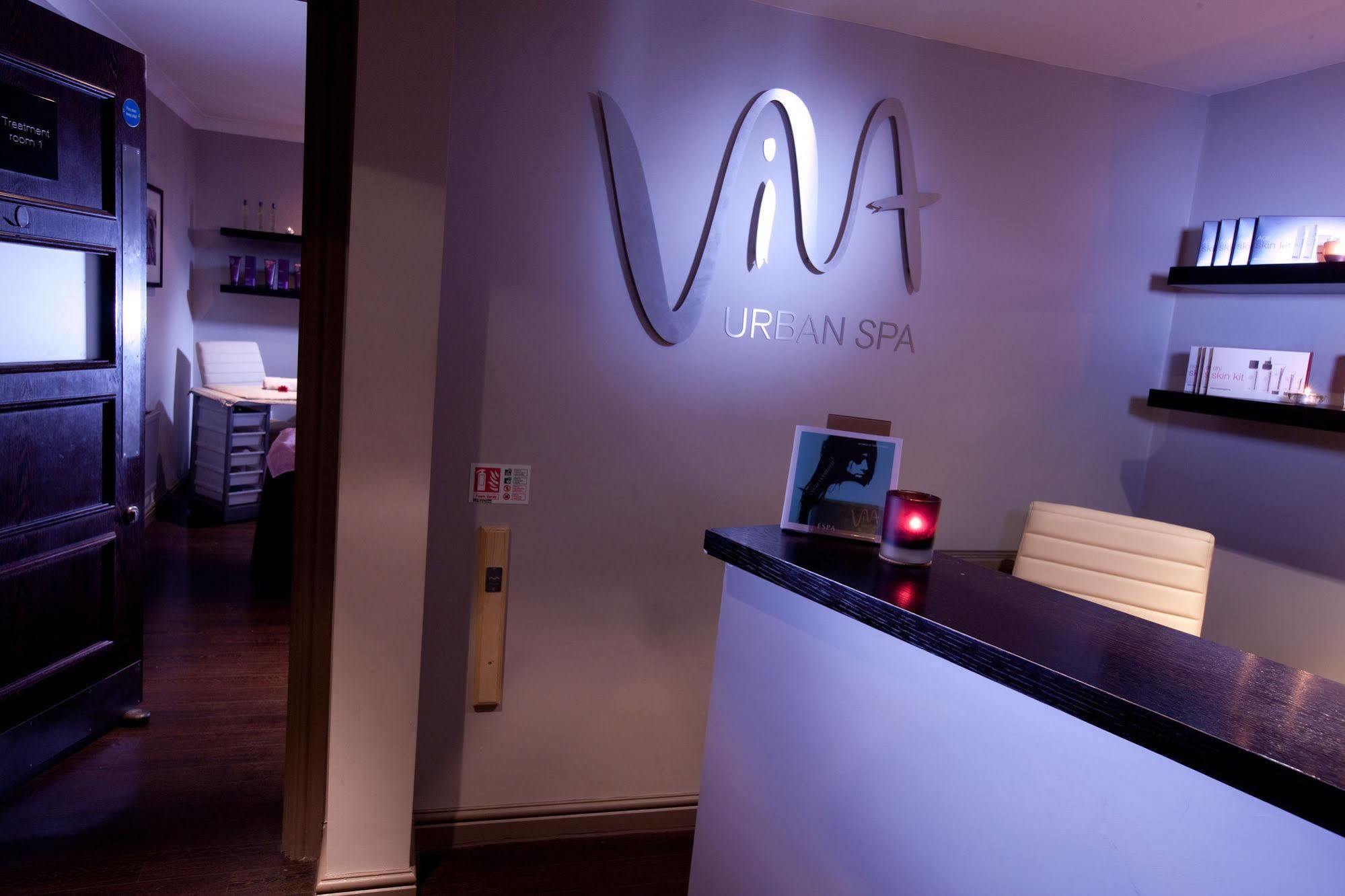 Village Hotel Chester St David'S エウロイ エクステリア 写真